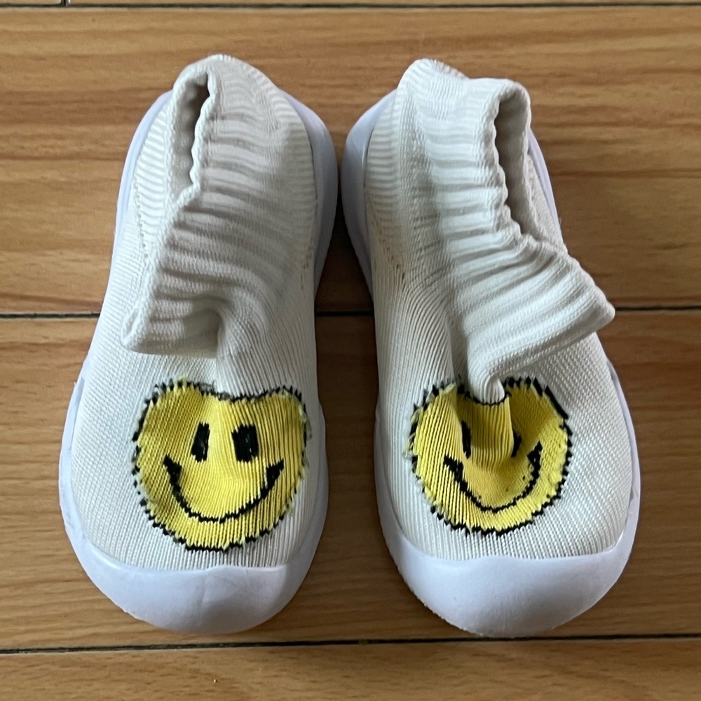 Toddler Sock Shoes White and Yellow Smiley Face Baby Year 1-3 years Size 8 - Picture 1 of 5